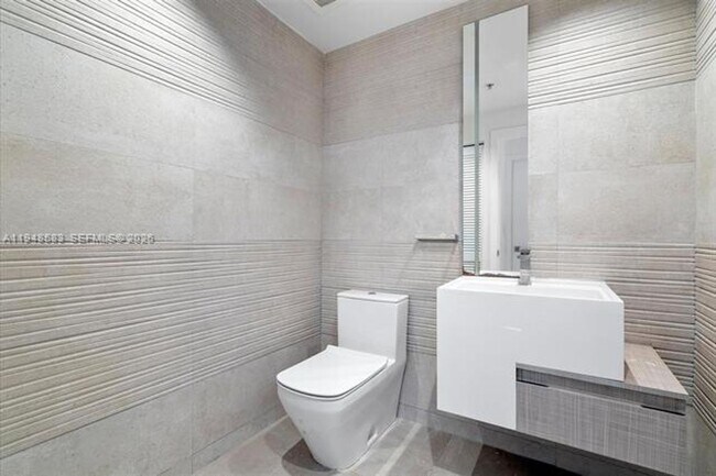 Building Photo - 601 NE 36th St