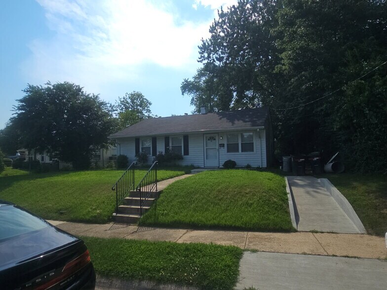 Primary Photo - 820 Carson Ave