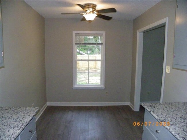 Building Photo - 929 N Willowick Dr