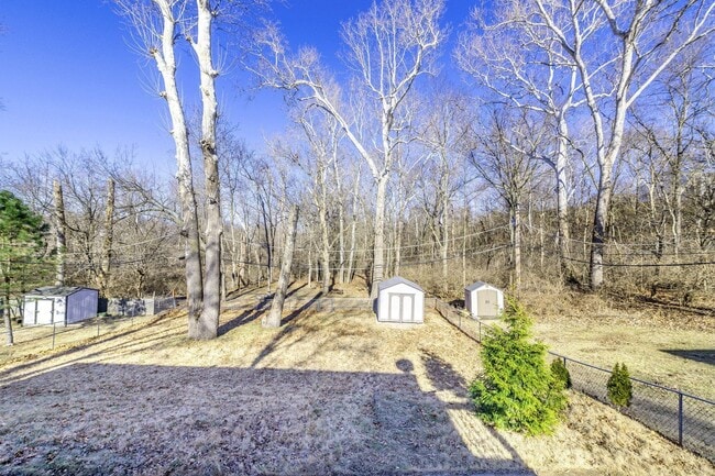 Building Photo - 3633 Shores Dr