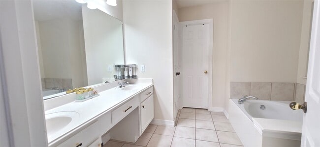 Building Photo - 16419 Red Crest Dr