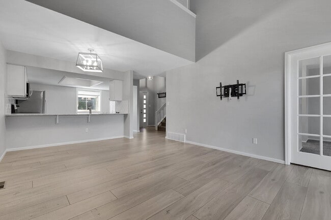 Building Photo - $2,895 - 3 Bed, 2.5 Bath Townhome with Fin...