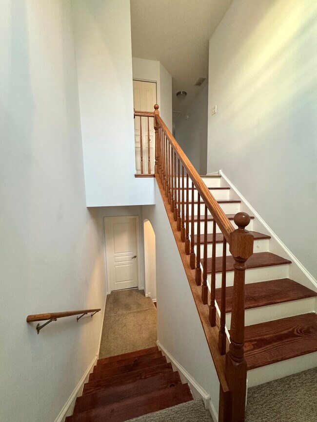 Building Photo - 17 E Willow Rd