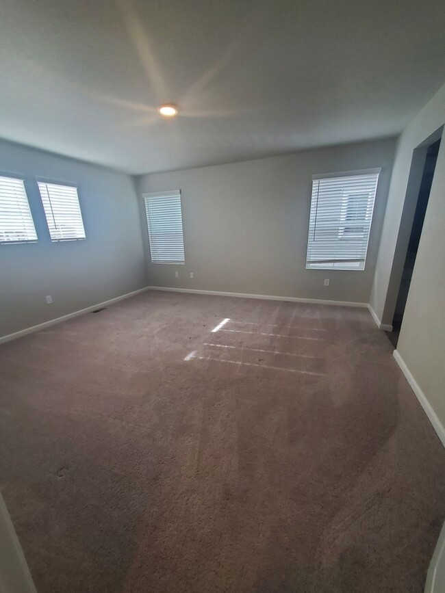 Building Photo - Beautiful and Spacious 3BR House in Freder...