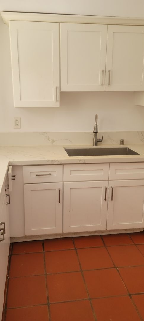 Building Photo - 624