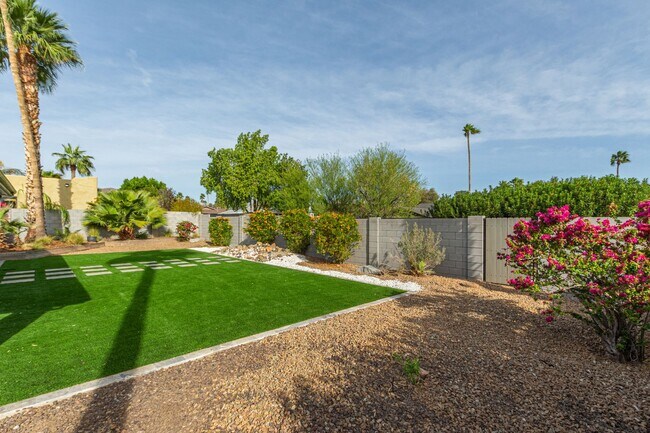 Building Photo - Beautifully Remodeled 4 Bedroom Home in Gr...