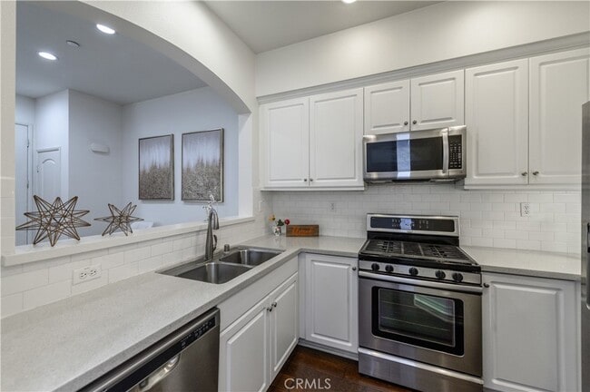 Building Photo - 31 Quartet-