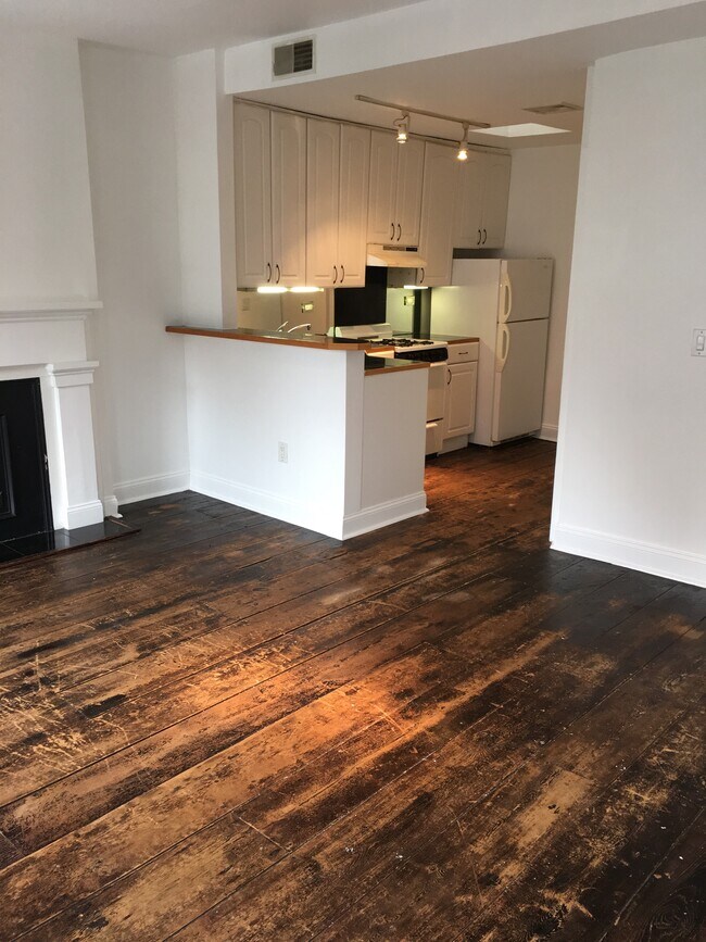 Building Photo - 146 Sussex St