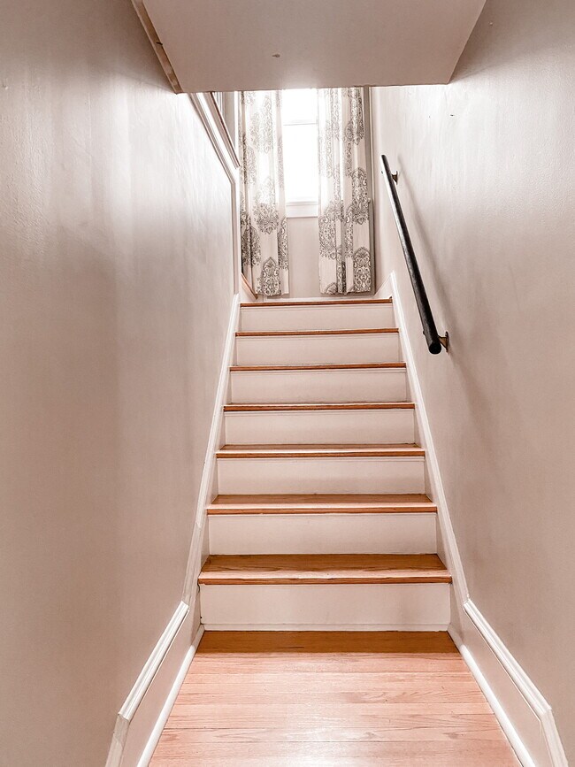 Building Photo - 61 Lexington Pky