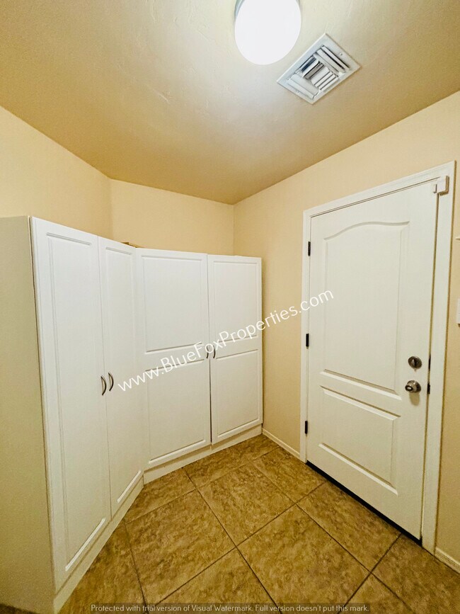 Building Photo - 7910 W Little Eagle Ct