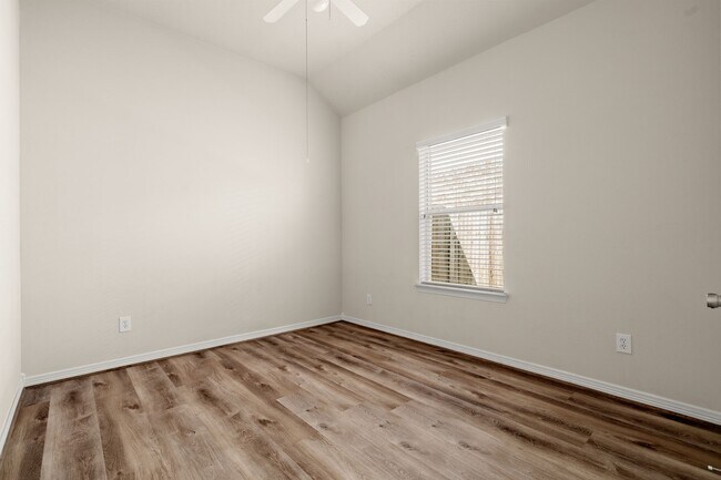 Building Photo - 2302 Oakleaf Hills Cir