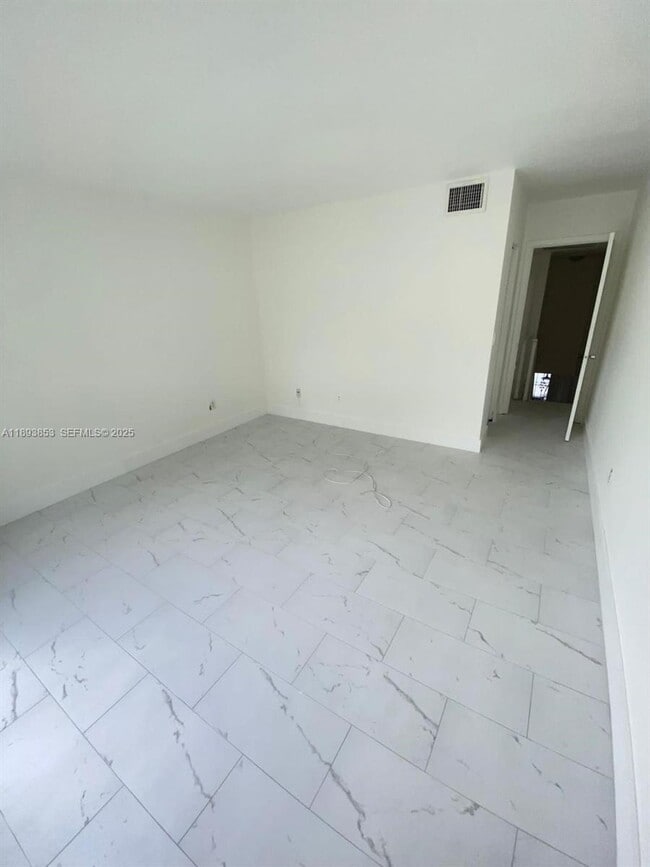 Building Photo - 15389 S Dixie Hwy