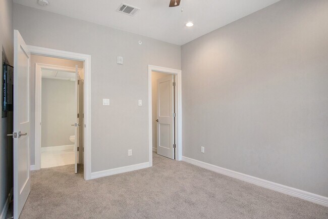 Building Photo - 5262 Ella Blvd