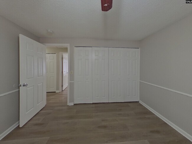 Building Photo - 201 Raintree Dr