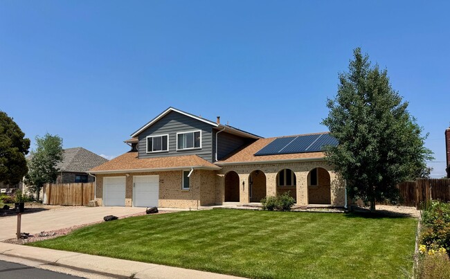 Building Photo - Welcome to your new home in the heart of T...