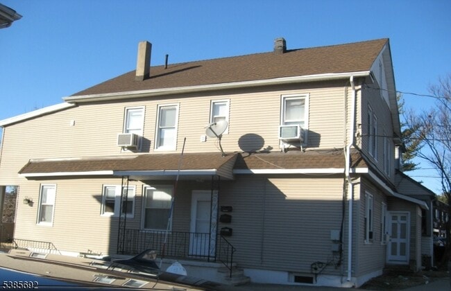 Building Photo - 512 McBride Ave