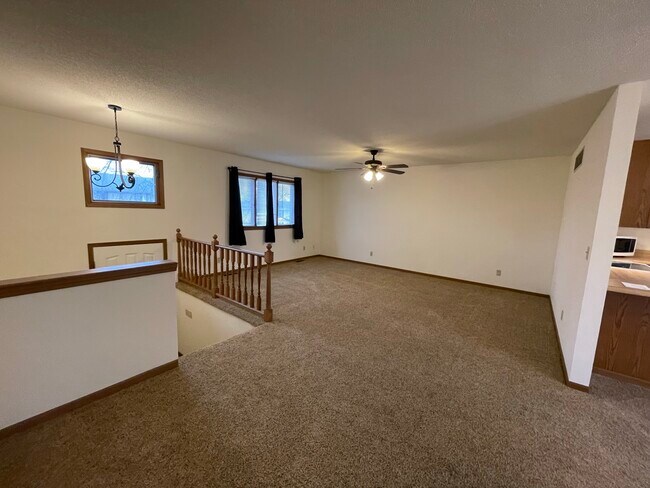 Building Photo - 1013 Kings Rd