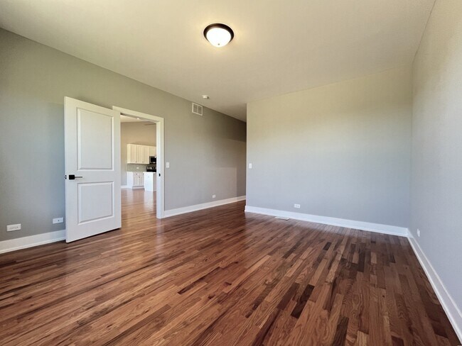 Building Photo - 970 Meadow Ln