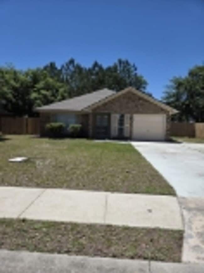 Building Photo - Beautiful home in a very quiet neighborhood