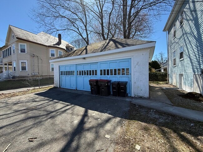 Building Photo - 68 Ash St