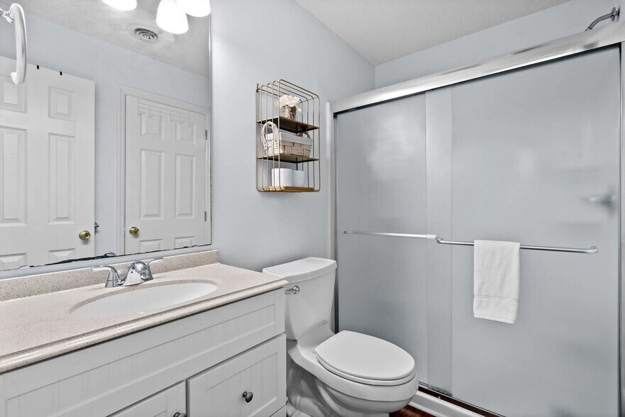 Building Photo - 1920 Bent Grass Dr