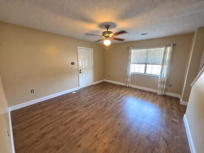 Building Photo - 107 Country Village Ct