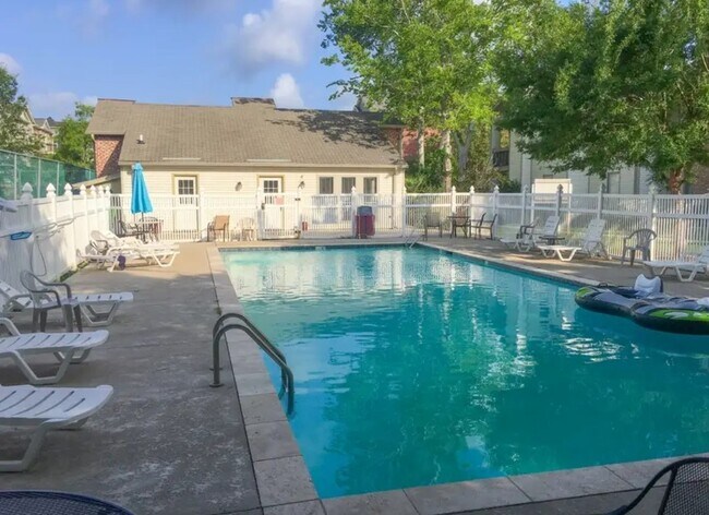 Building Photo - 312 Parkview Blvd