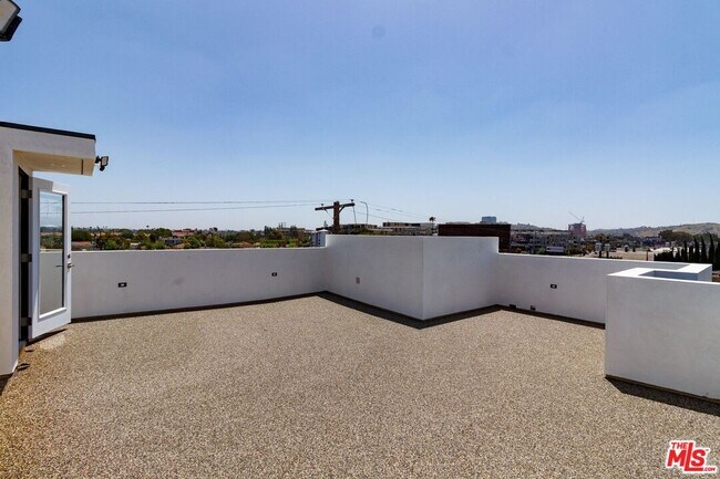 Building Photo - 1938 Chariton St