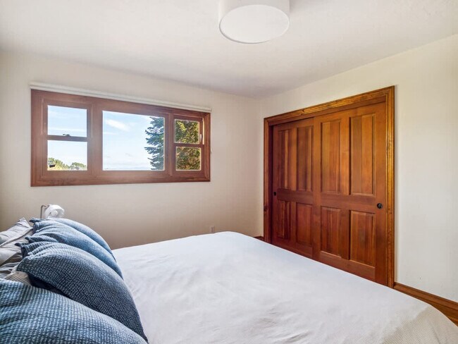 Building Photo - 751 Toyon Dr