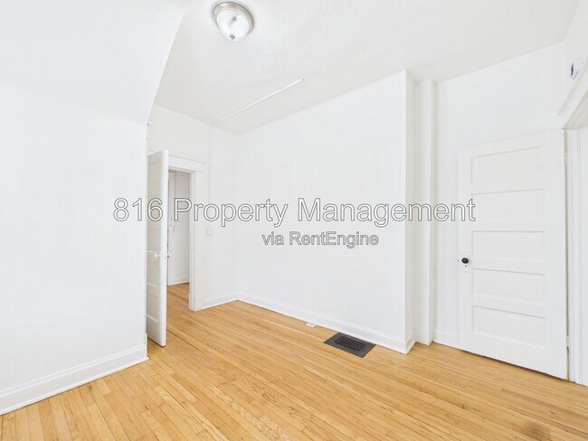 Building Photo - 4008 Charlotte St
