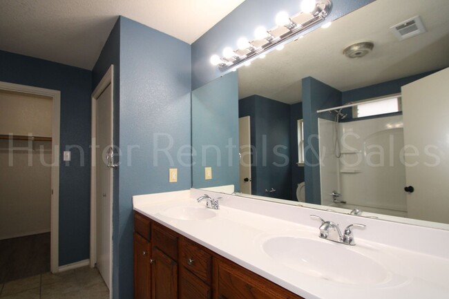 Building Photo - Perfect Four-Bedroom!