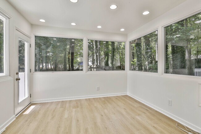 Building Photo - 204 Ruskin Rd