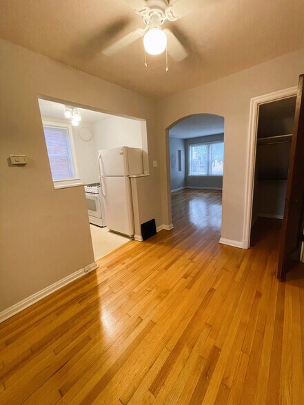 Building Photo - 4962 Fyler Ave
