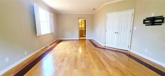 Building Photo - 230 W Tarrington Dr