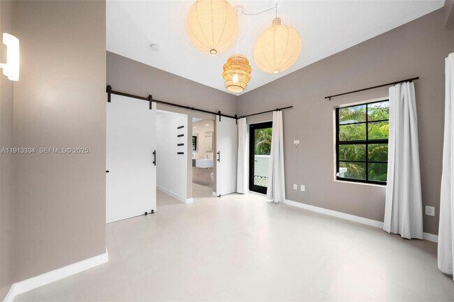 Building Photo - 151 NE 43rd St