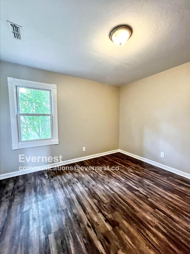 Building Photo - 800 Keystone Dr