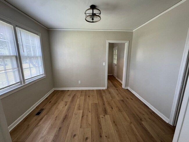 Building Photo - 245 Beechwood Cir