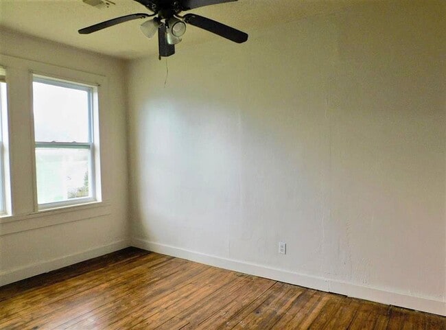 Building Photo - 2117 Grover Ave