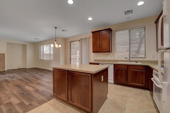 Building Photo - 3 Bedroom Home in Summerlin West COMING SOON!