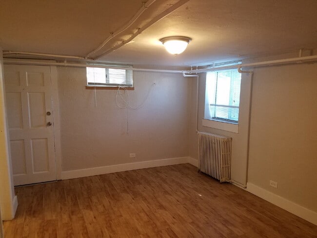 Building Photo - 1 Bed 1 Bath Mayfair Apartment With Garage in Denver! Available Now!