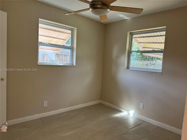 Building Photo - 6111 NW 43rd Ave