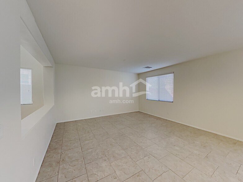 Building Photo - 492 Bright Peridot Ave