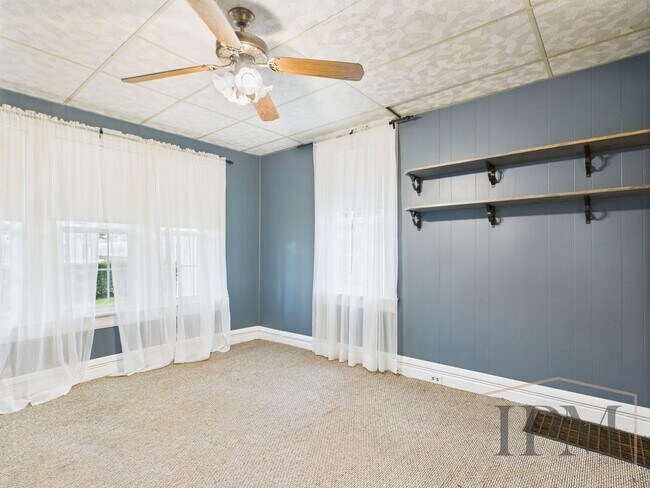Building Photo - Available Now Beautiful 4 Bedroom Home with Garage, Central Air & Large Yard in York City.