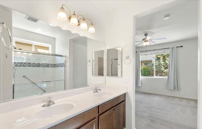 Building Photo - Lovely Two Bedroom Near Golf and Airport-Prescott