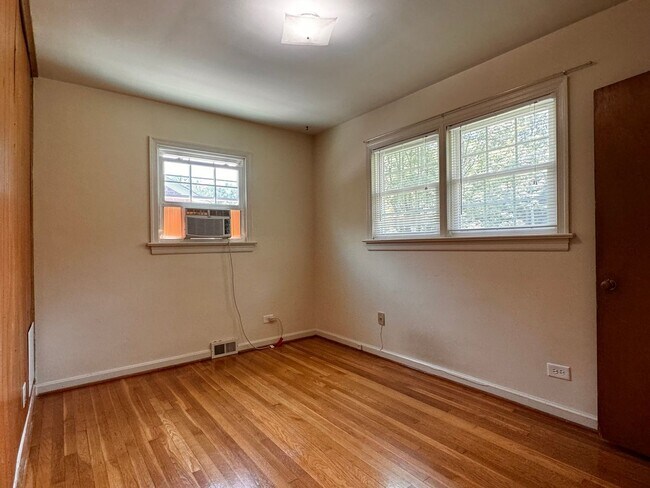 Building Photo - 1506 Broad Ave
