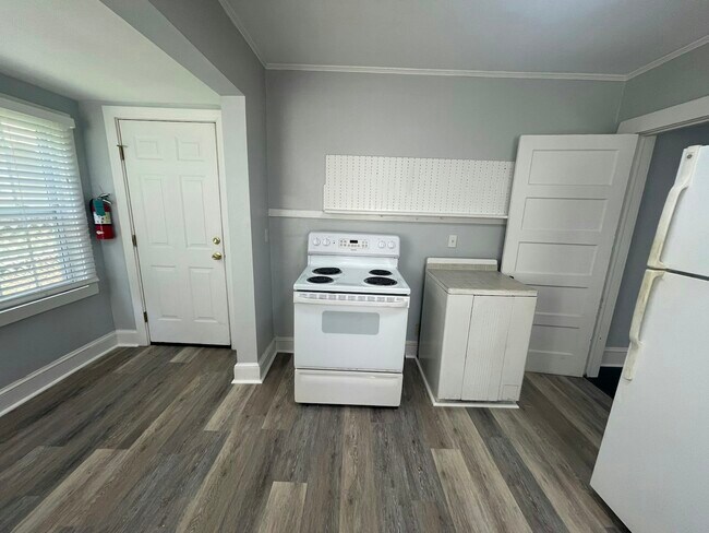 Building Photo - 2056 Emogene St