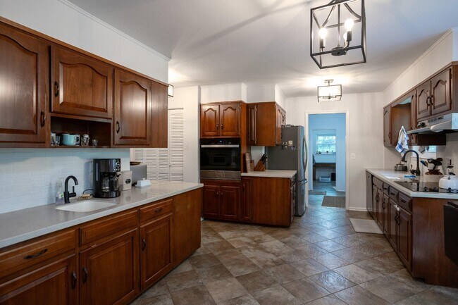Building Photo - 14815 Hanover Pike