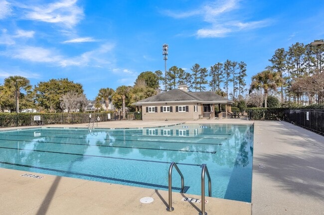 Building Photo - Large fenced yard corner lot - 4 Bedroom home in Moss Grove Plantation