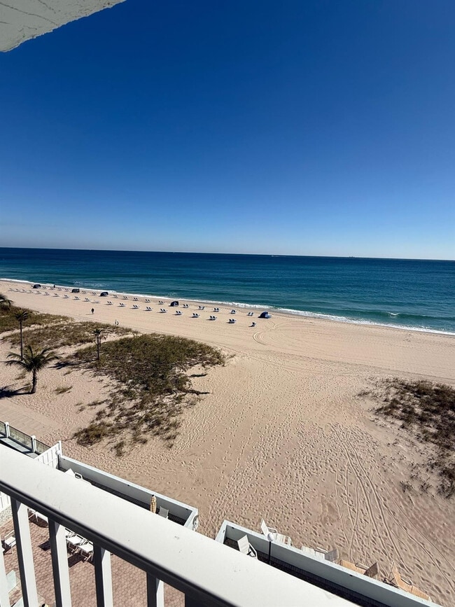 Building Photo - 4636 El Mar Dr