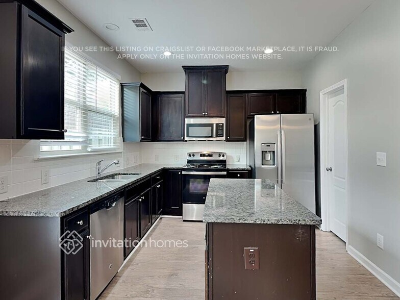 Building Photo - 527 Jody Pl